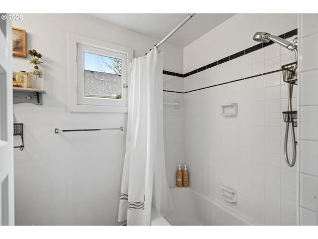 517 C St, Springfield, OR 97477