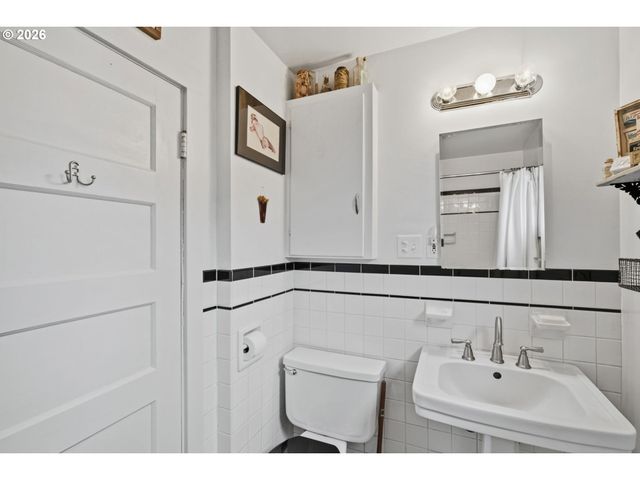 517 C St, Springfield, OR 97477