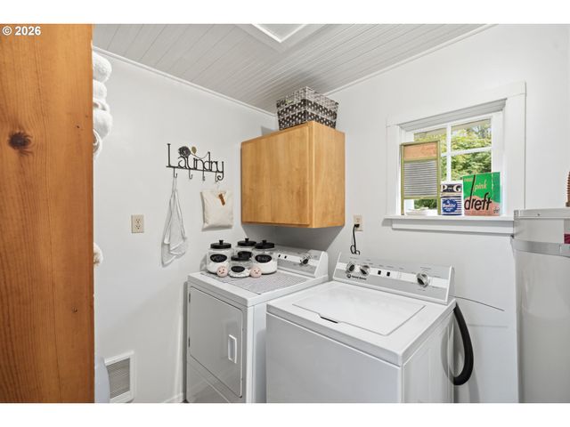 517 C St, Springfield, OR 97477