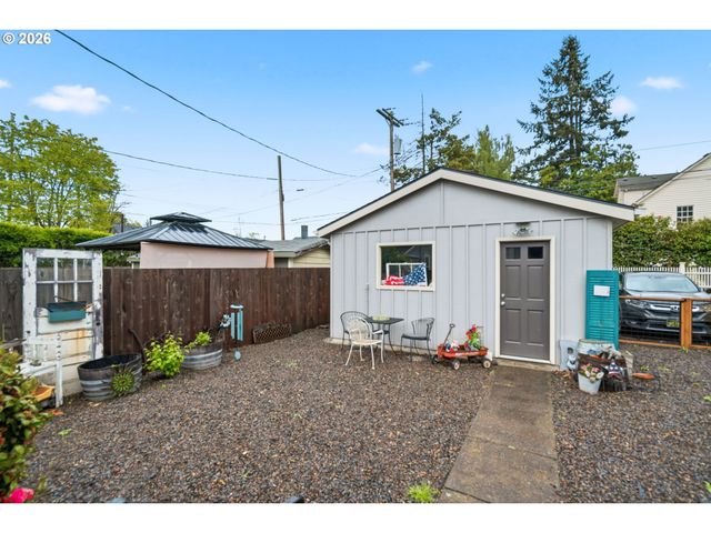 517 C St, Springfield, OR 97477