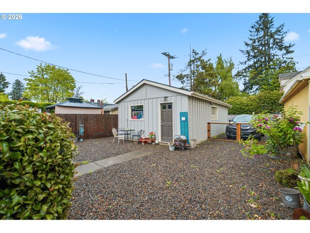 517 C St, Springfield, OR 97477