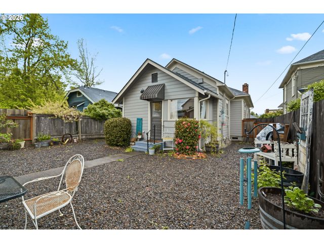 517 C St, Springfield, OR 97477