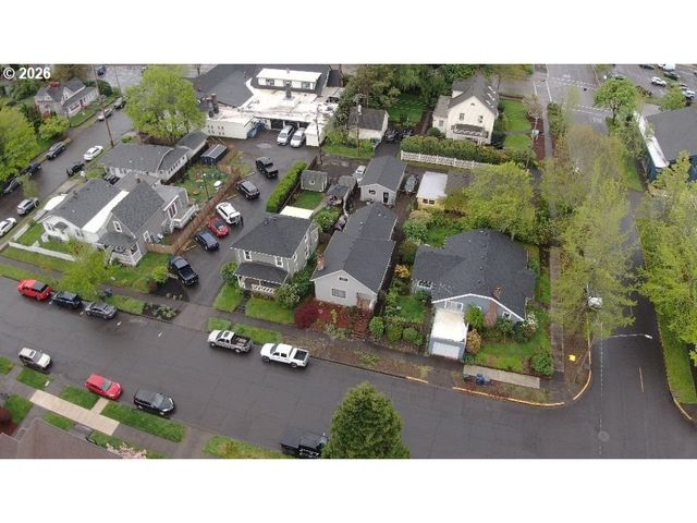 517 C St, Springfield, OR 97477