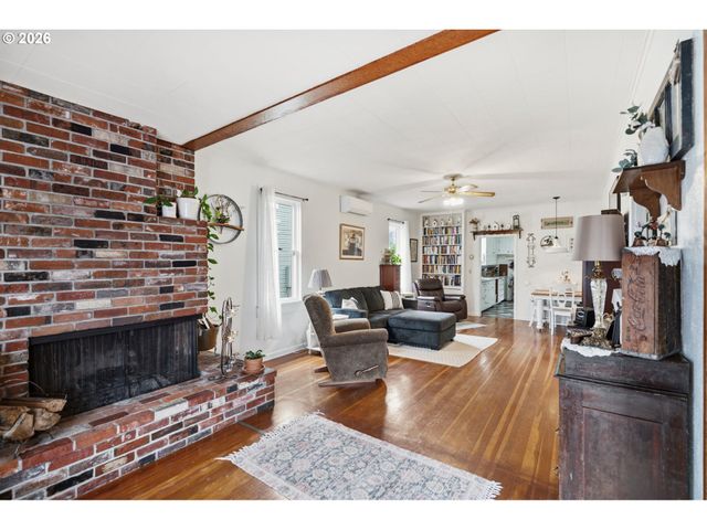 517 C St, Springfield, OR 97477