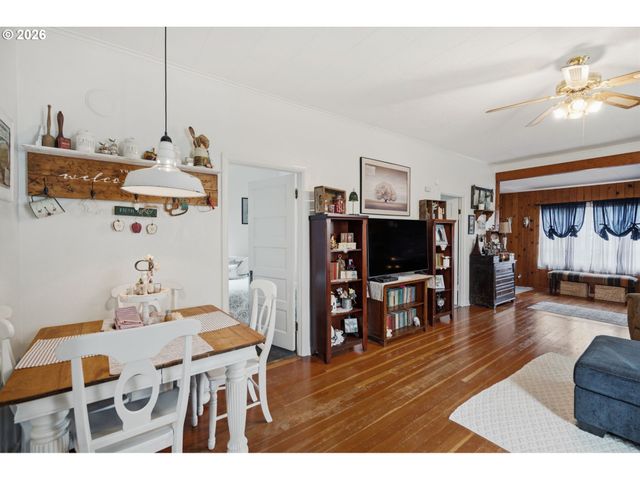 517 C St, Springfield, OR 97477