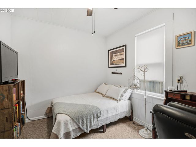 517 C St, Springfield, OR 97477