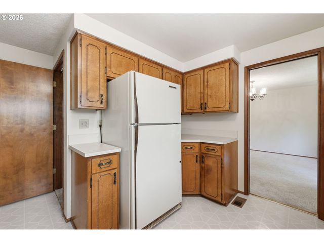 1761 RUSSET Dr, Eugene, OR 97401