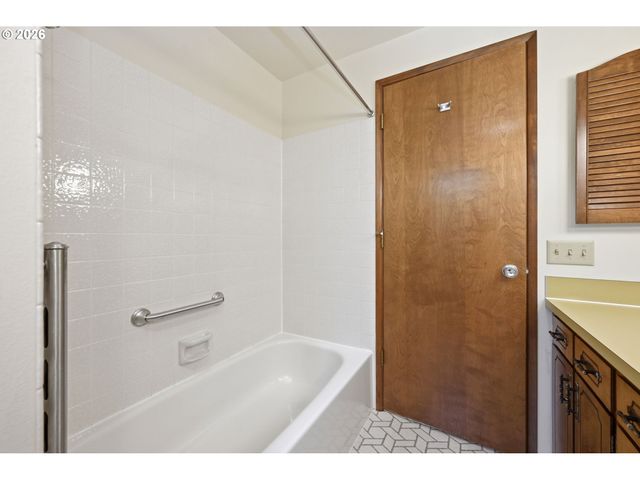 1761 RUSSET Dr, Eugene, OR 97401