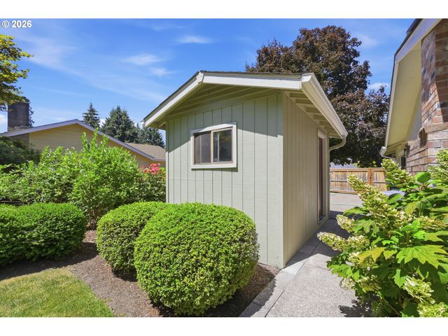 1761 RUSSET Dr, Eugene, OR 97401