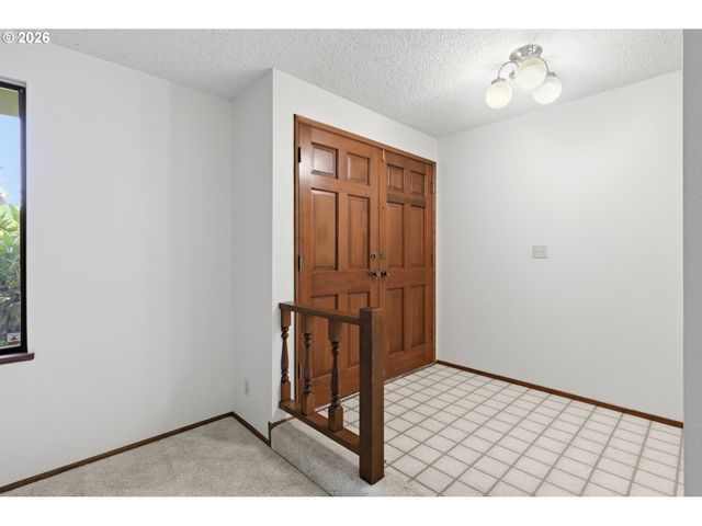 1761 RUSSET Dr, Eugene, OR 97401