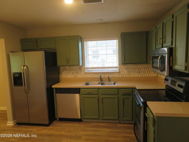 7728 PIKES PEAK Drive, Jacksonville, FL 32244
