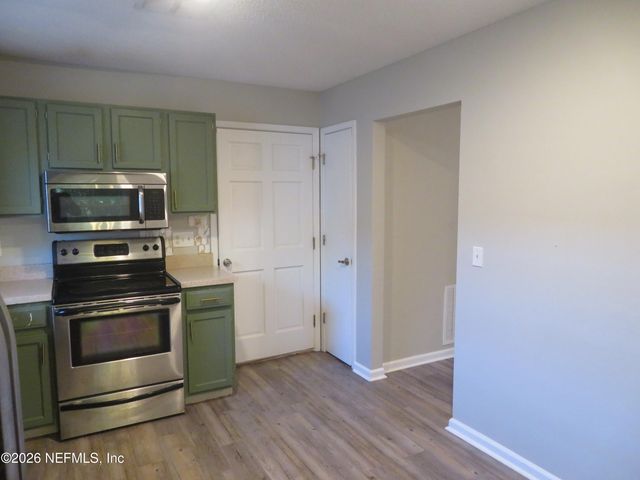 7728 PIKES PEAK Drive, Jacksonville, FL 32244