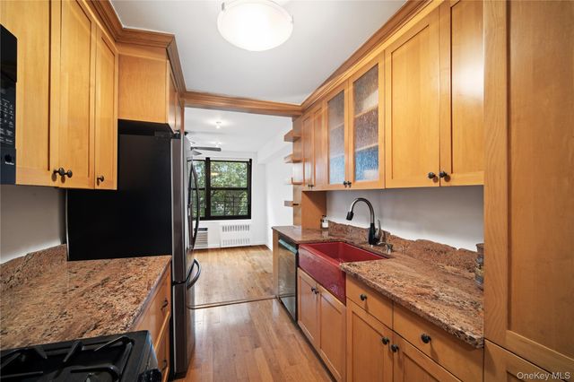 75-34 Bell Boulevard 6H, Bayside, NY 11364