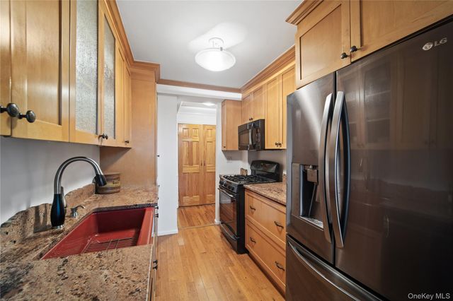 75-34 Bell Boulevard 6H, Bayside, NY 11364