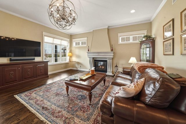 7216 Fawn Valley Drive, Schererville, IN 46375