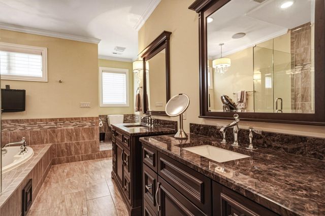 7216 Fawn Valley Drive, Schererville, IN 46375