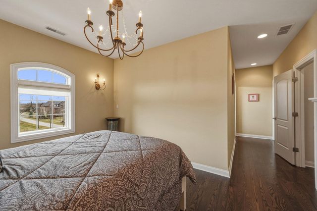 7216 Fawn Valley Drive, Schererville, IN 46375