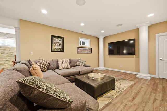 7216 Fawn Valley Drive, Schererville, IN 46375