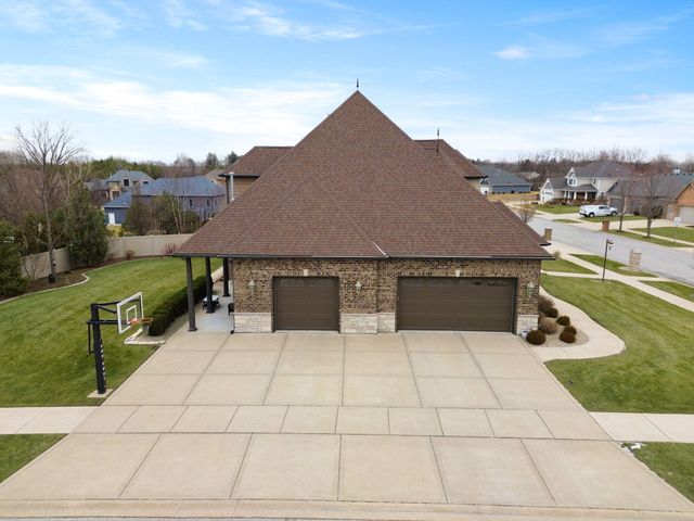 7216 Fawn Valley Drive, Schererville, IN 46375