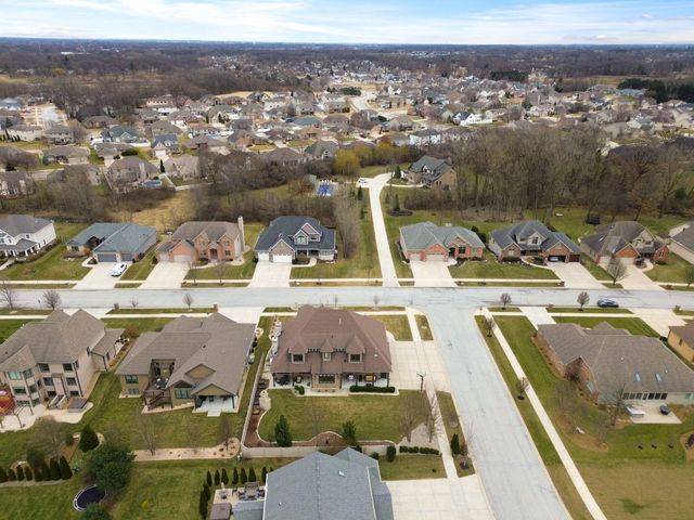 7216 Fawn Valley Drive, Schererville, IN 46375