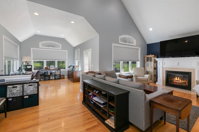 8 Crockett's Way, Stratham, NH 03885
