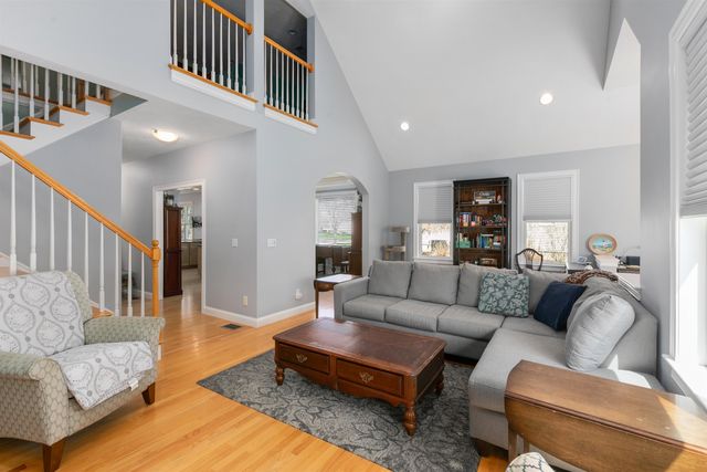 8 Crockett's Way, Stratham, NH 03885