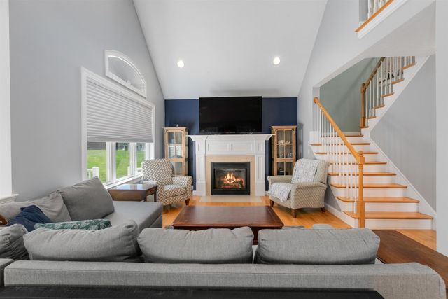 8 Crockett's Way, Stratham, NH 03885