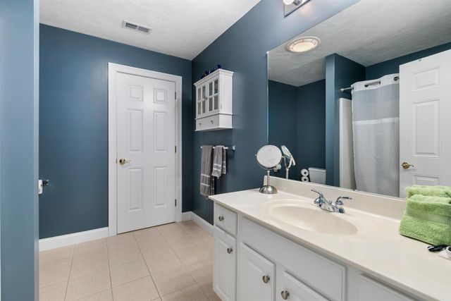 8 Crockett's Way, Stratham, NH 03885