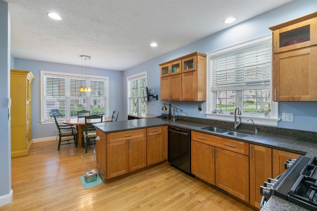 8 Crockett's Way, Stratham, NH 03885