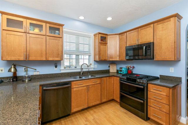 8 Crockett's Way, Stratham, NH 03885