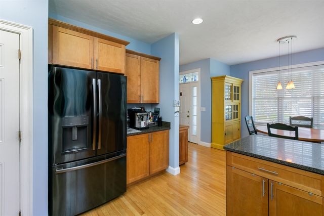 8 Crockett's Way, Stratham, NH 03885