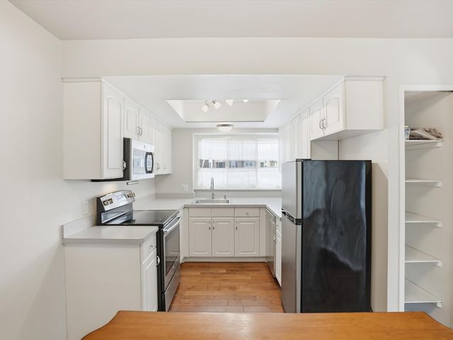 3184 Bolgos Circle, Ann Arbor, MI 48105