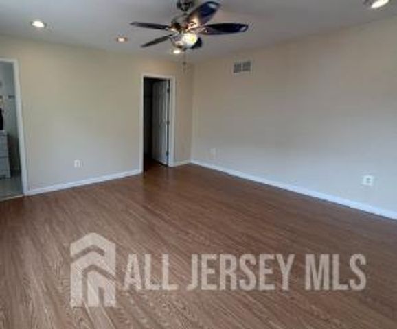 10 Park Square, Metuchen, NJ 08840