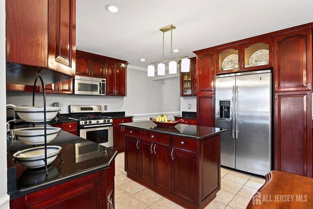 829 Cranbury Cross Road, North Brunswick, NJ 08902