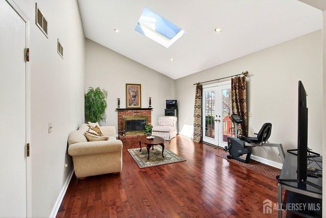 829 Cranbury Cross Road, North Brunswick, NJ 08902