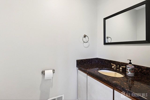 829 Cranbury Cross Road, North Brunswick, NJ 08902