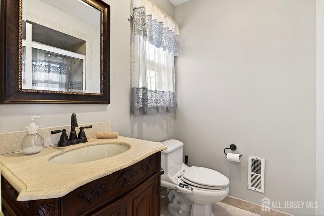 829 Cranbury Cross Road, North Brunswick, NJ 08902