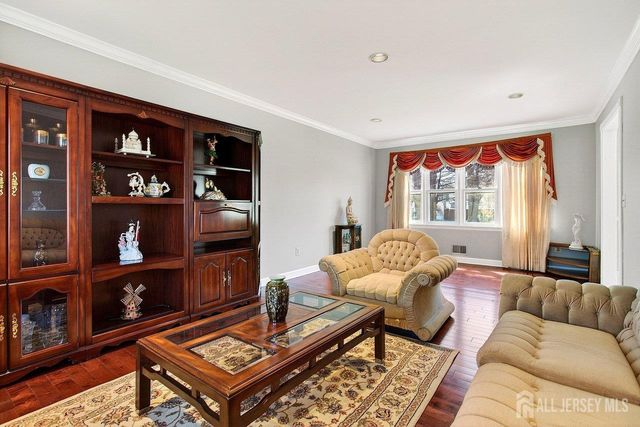 829 Cranbury Cross Road, North Brunswick, NJ 08902