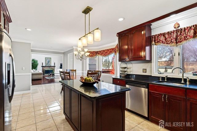 829 Cranbury Cross Road, North Brunswick, NJ 08902