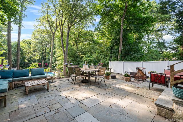 82 Sheppard Lane, Nesconset, NY 11767