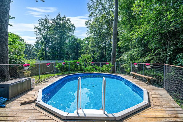 82 Sheppard Lane, Nesconset, NY 11767