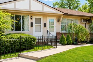 61227 Heritage, South Lyon, MI 48178