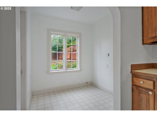 2933 Se FRANKLIN St, Portland, OR 97202