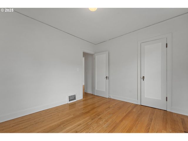 2933 Se FRANKLIN St, Portland, OR 97202