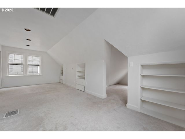 2933 Se FRANKLIN St, Portland, OR 97202