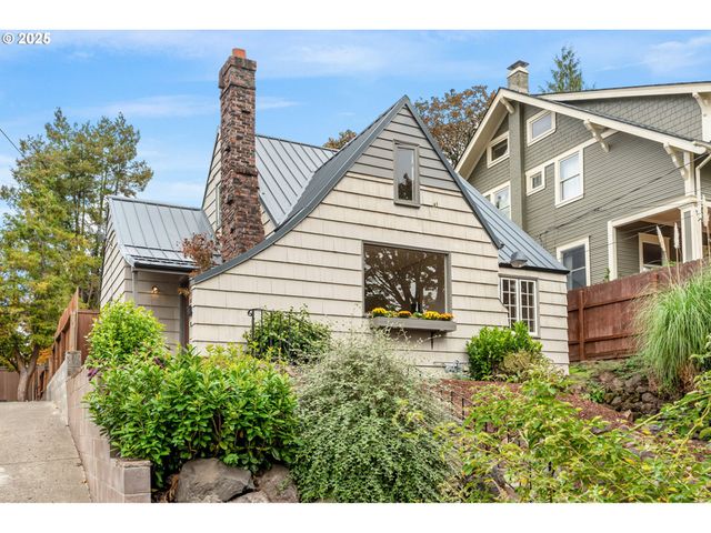 2933 Se FRANKLIN St, Portland, OR 97202