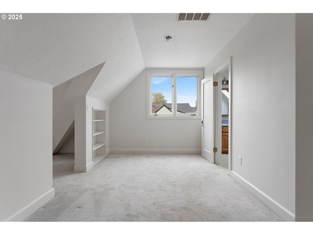 2933 Se FRANKLIN St, Portland, OR 97202