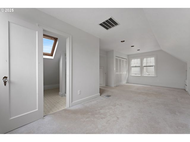 2933 Se FRANKLIN St, Portland, OR 97202