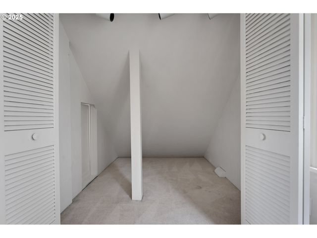 2933 Se FRANKLIN St, Portland, OR 97202