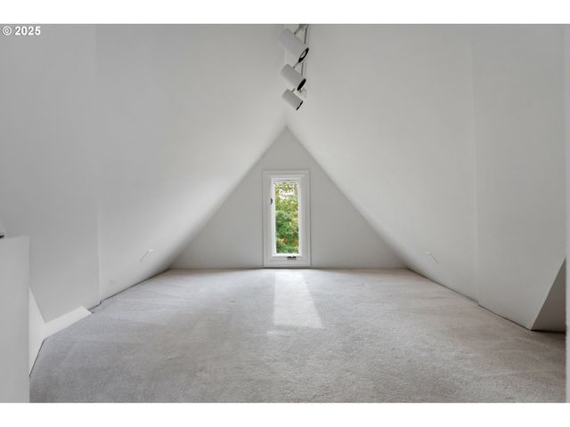 2933 Se FRANKLIN St, Portland, OR 97202